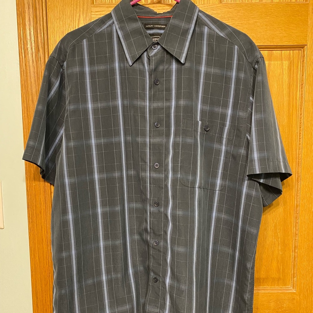Mens Luxury Microfiber casual button down  shirt. Short sleeves. Size L